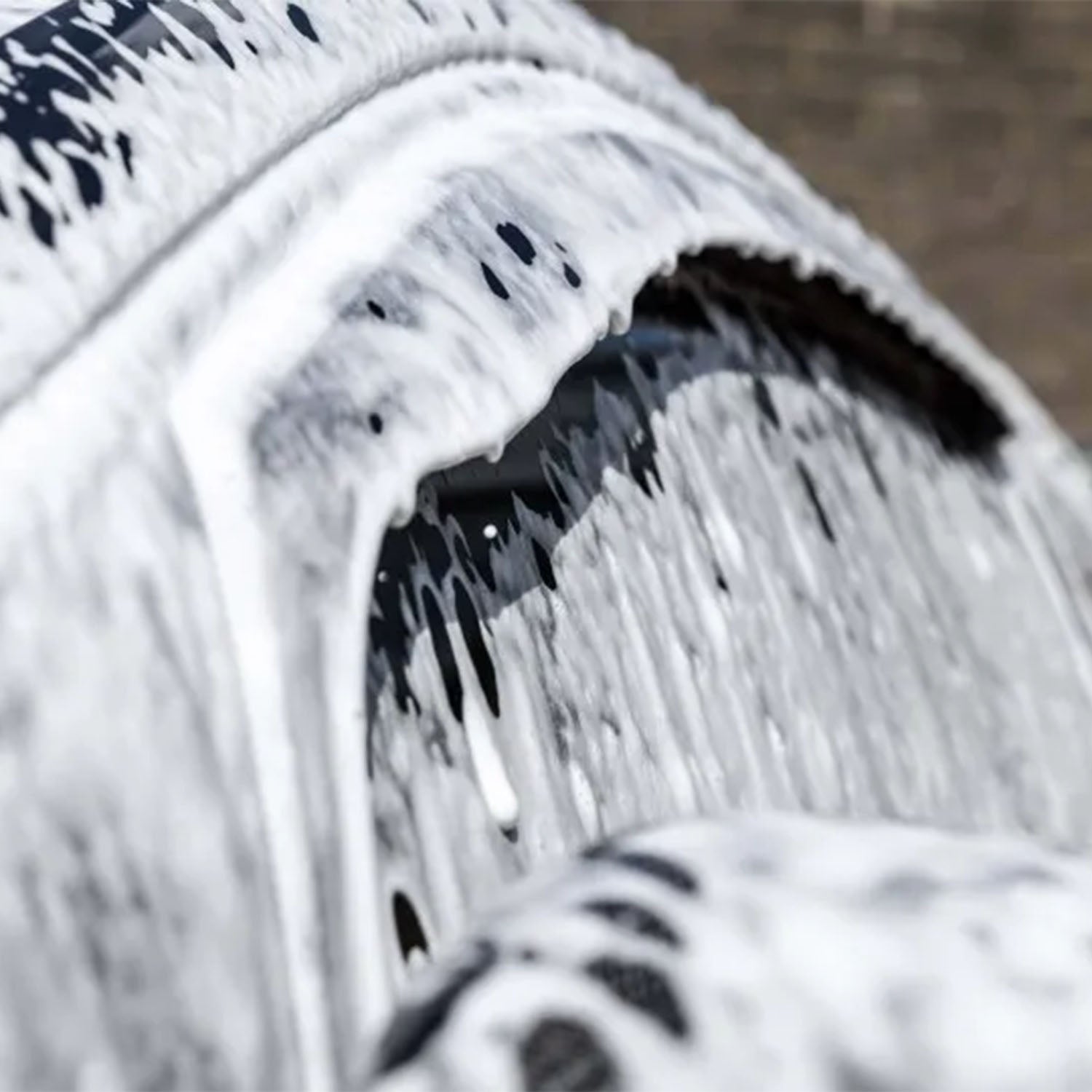 Auto Finesse Avalanche Snow Foam Soaking