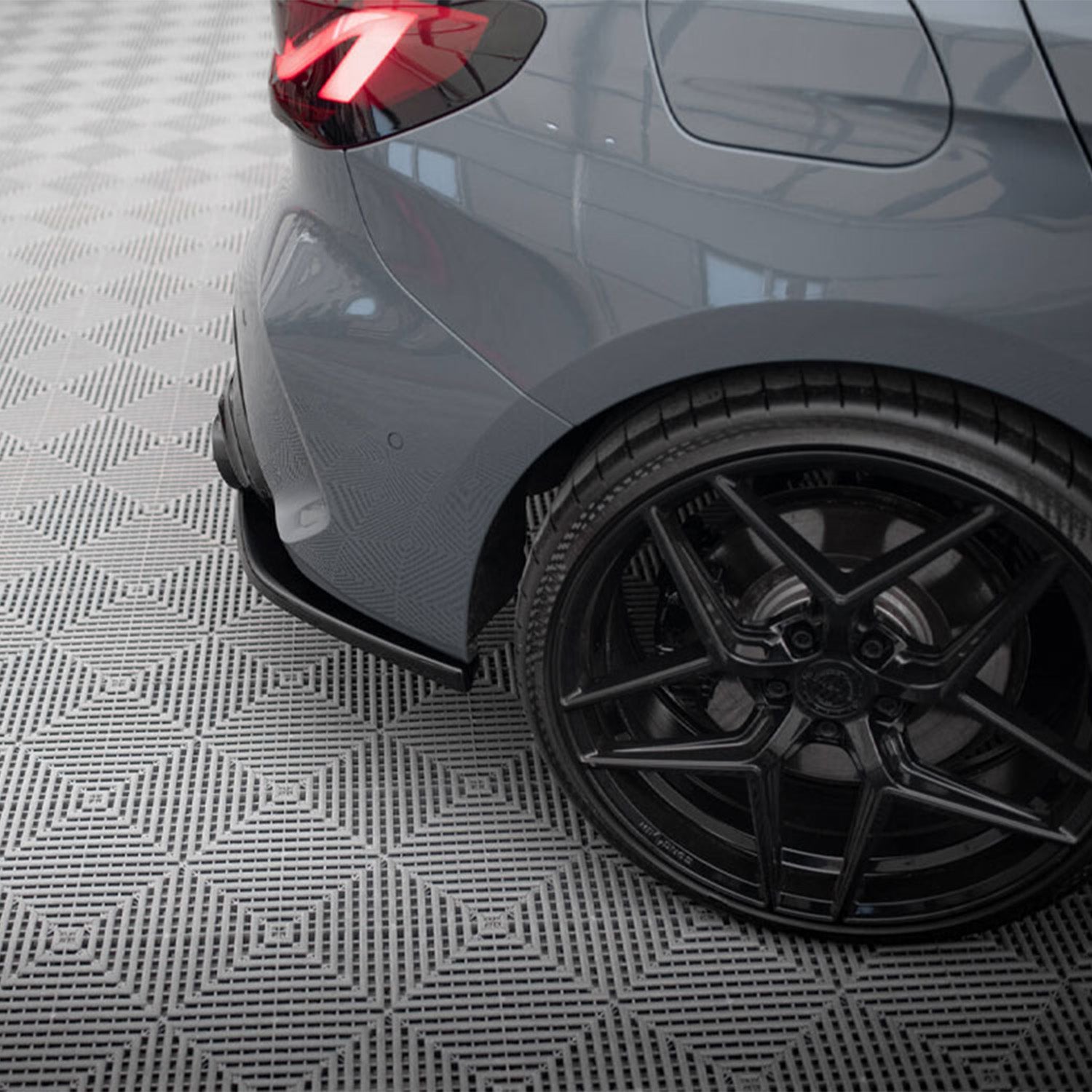 Maxton Design BMW F40 M135i V3 Rear Side Splitters