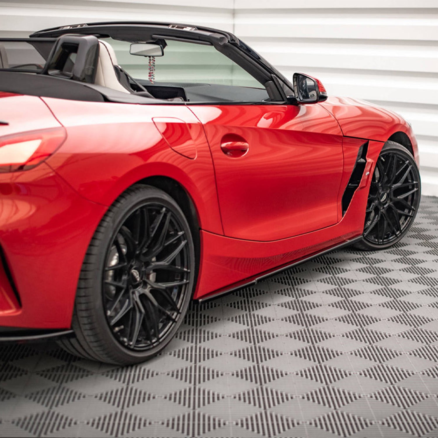 Maxton Design BMW G29 Z4 Roadster Gloss Black Side Skirts