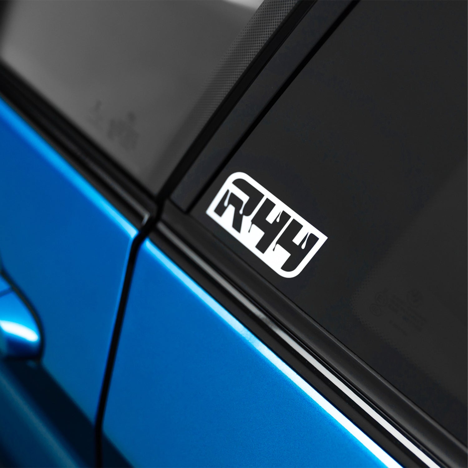 R44 Performance Square Drip Logo Sticker