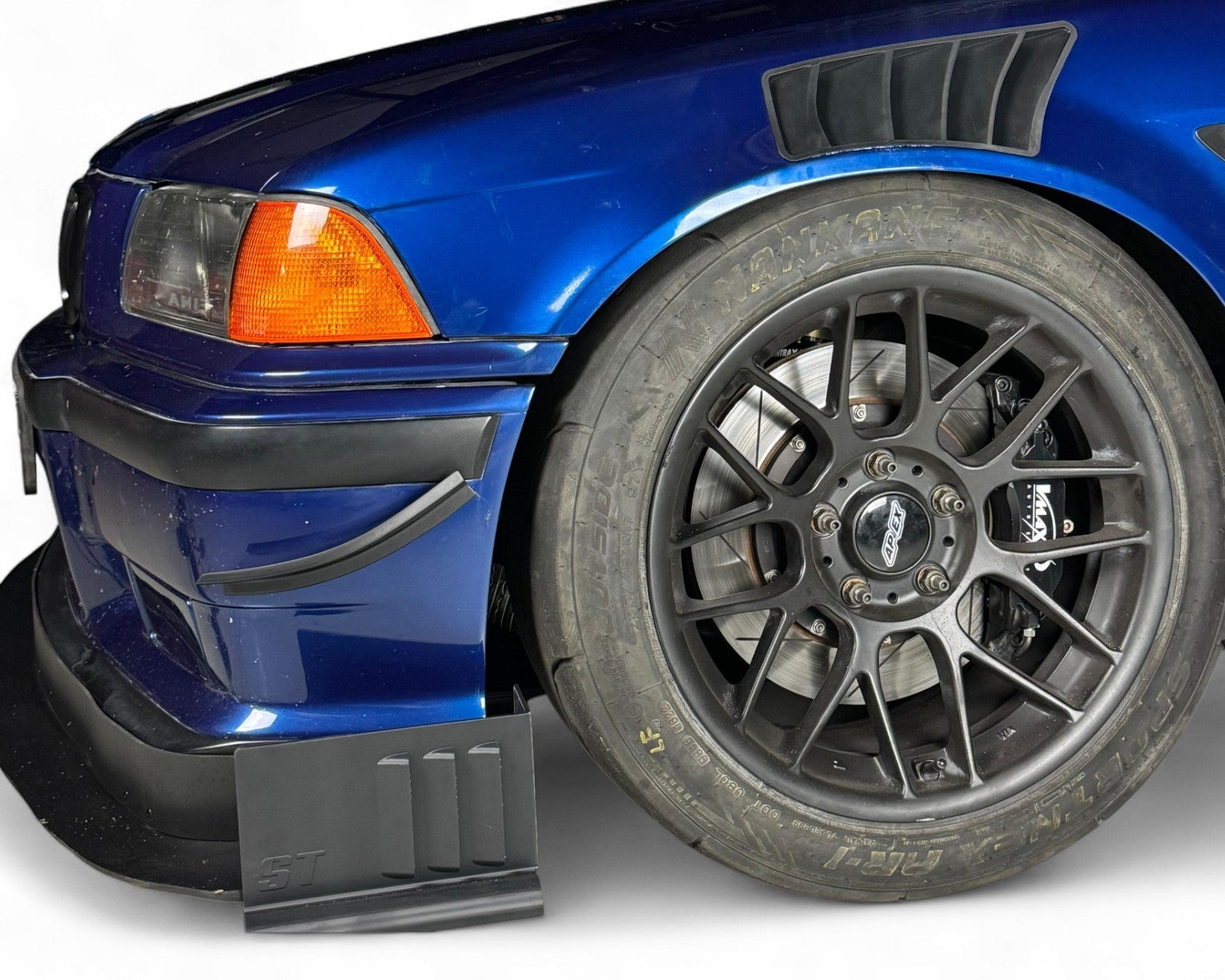 ST Trackparts BMW E36 Fender Louvres Vents