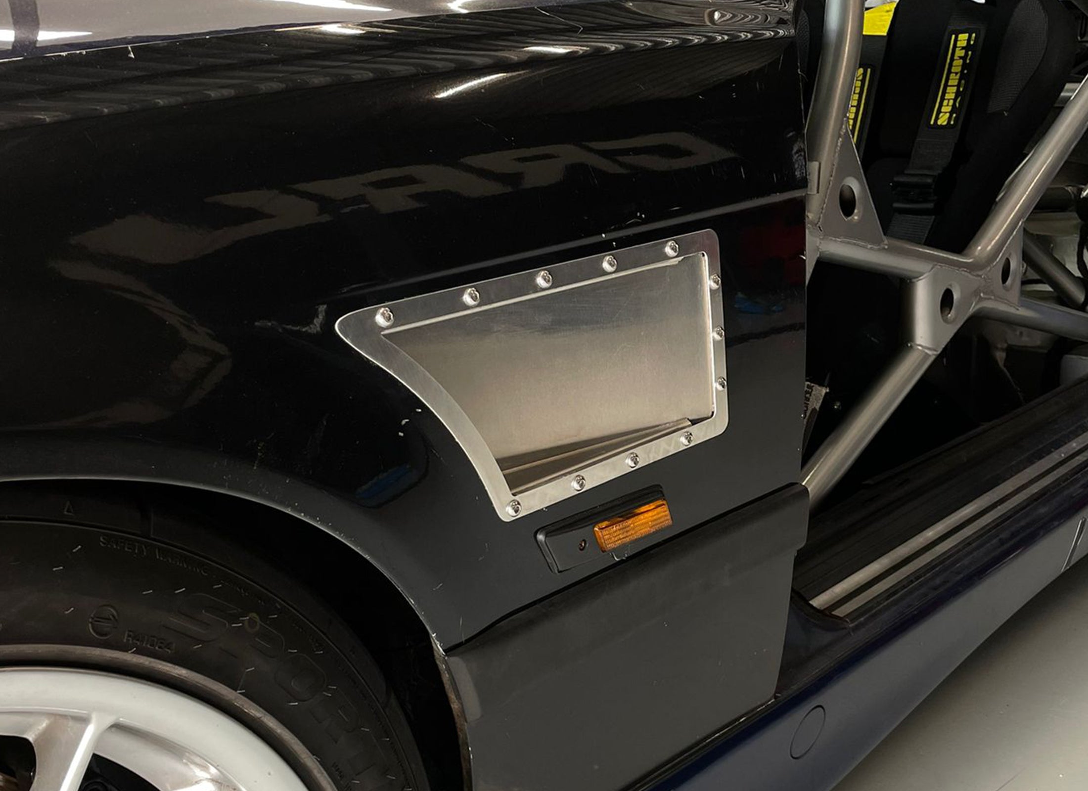 ST Trackparts BMW E36 Fender Vents