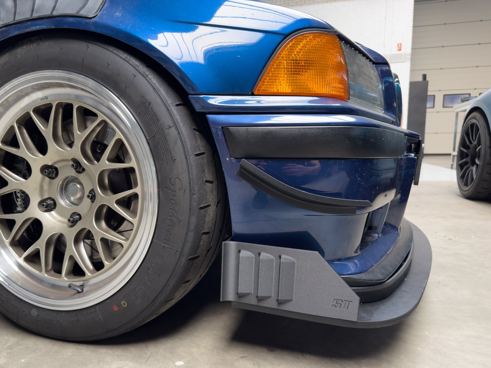 ST Trackparts Universal Splitter Endplates V1 (vented)