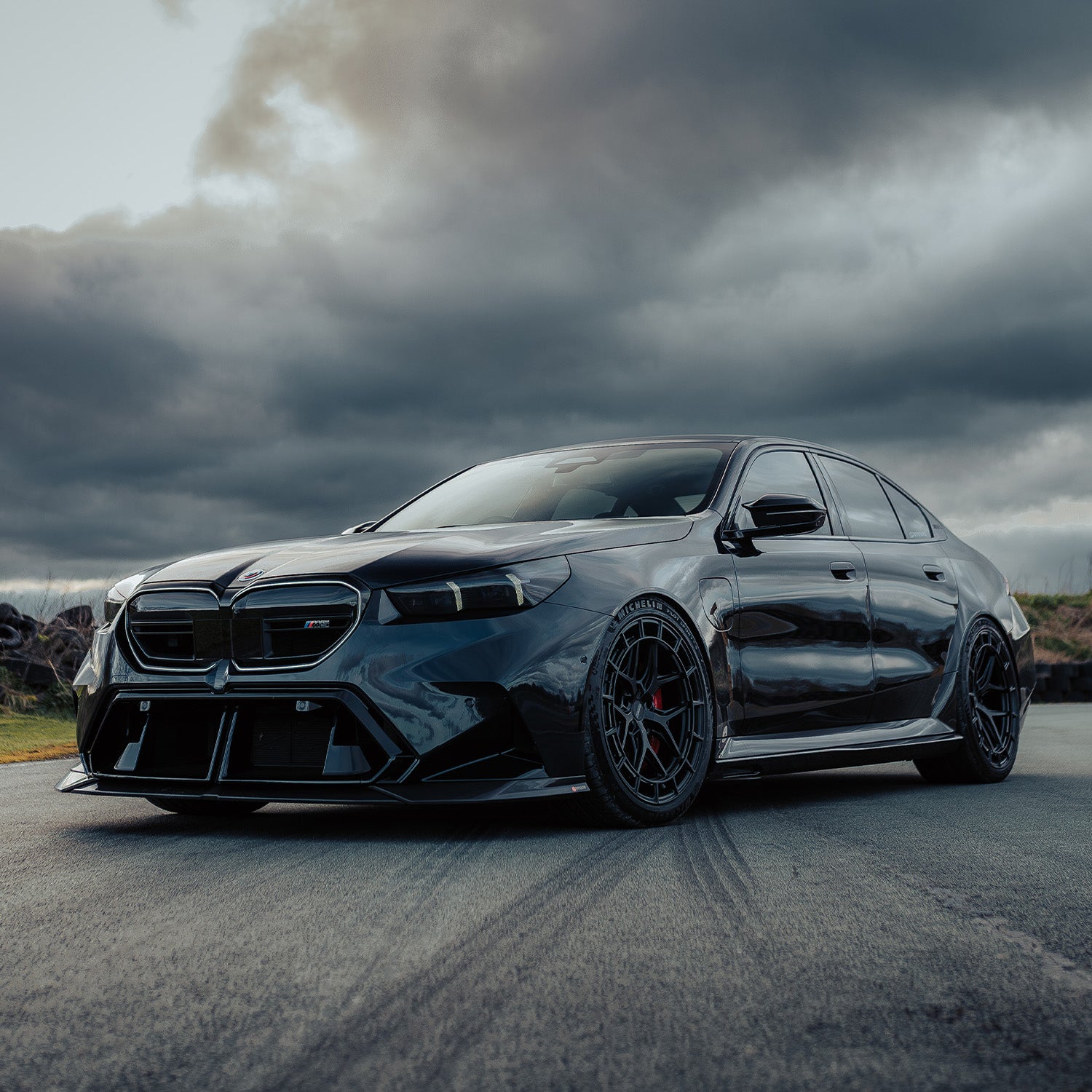 SooQoo BMW G90 & G99 M5 Carbon Fibre SQ-A Front Splitter