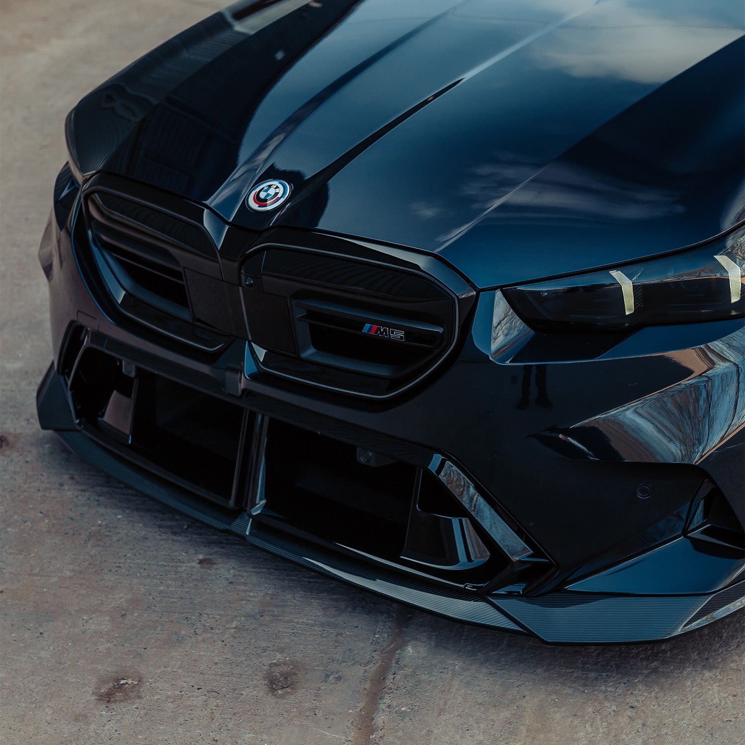 SooQoo BMW G90 & G99 M5 Carbon Fibre SQ-A Front Splitter