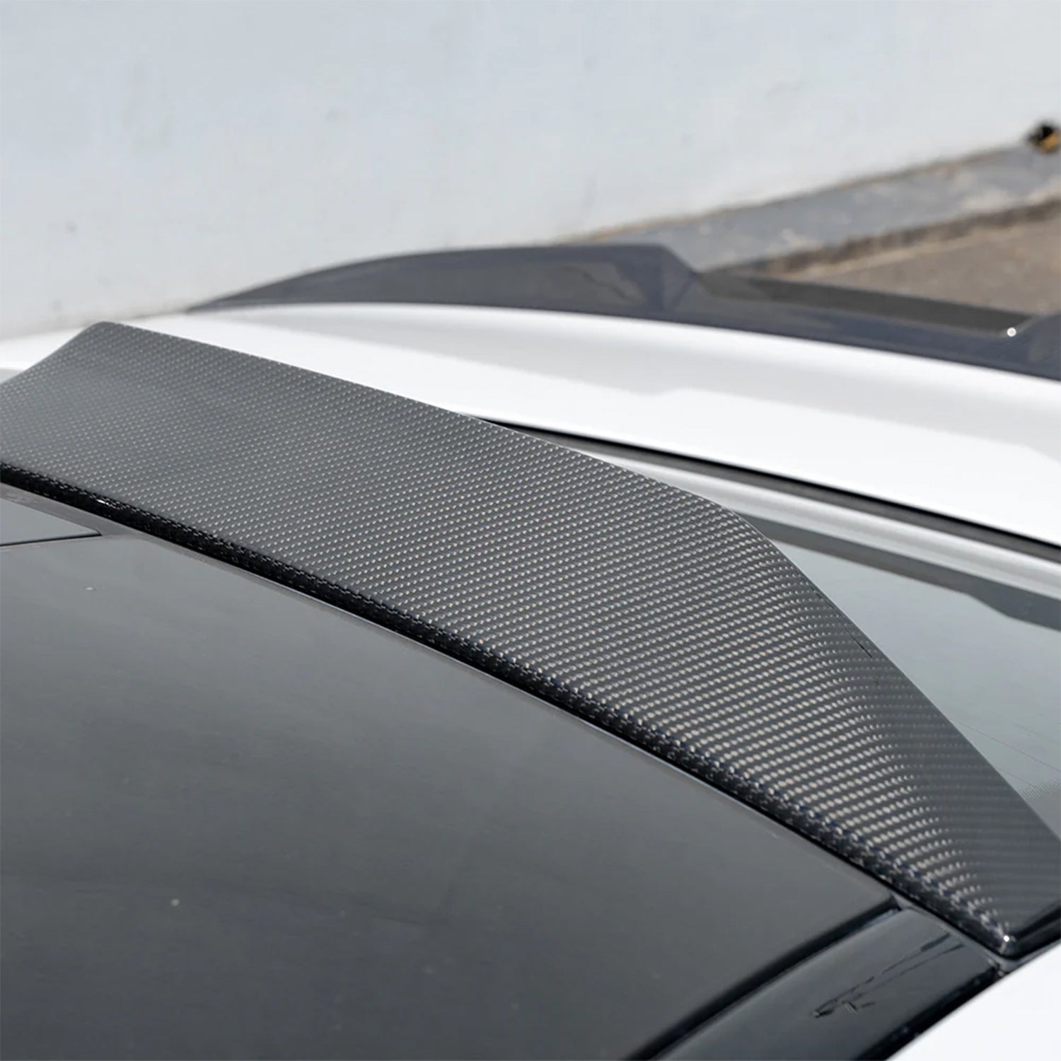 SooQoo BMW G90 M5 Carbon Fibre Upper Roof Spoiler