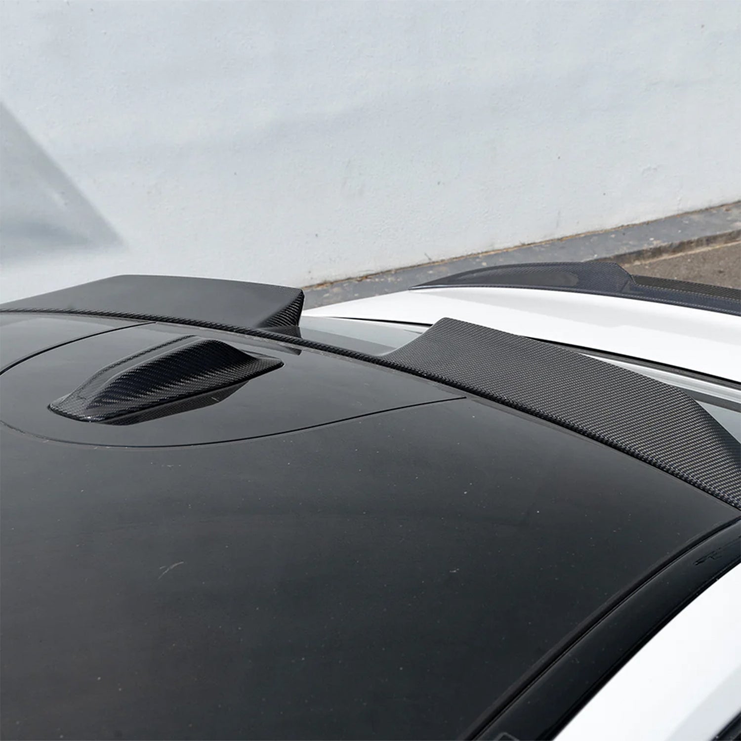 SooQoo BMW G90 M5 Carbon Fibre Upper Roof Spoiler