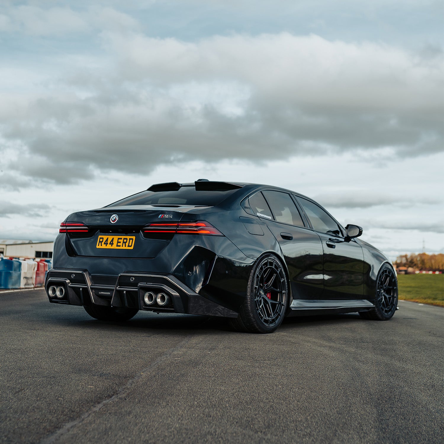 SooQoo BMW G90 M5 Carbon Fibre Upper Roof Spoiler