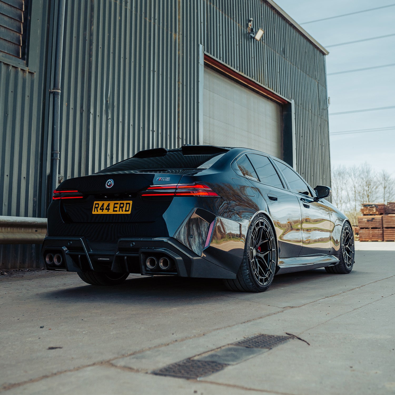 SooQoo BMW G90 M5 Carbon Fibre Upper Roof Spoiler