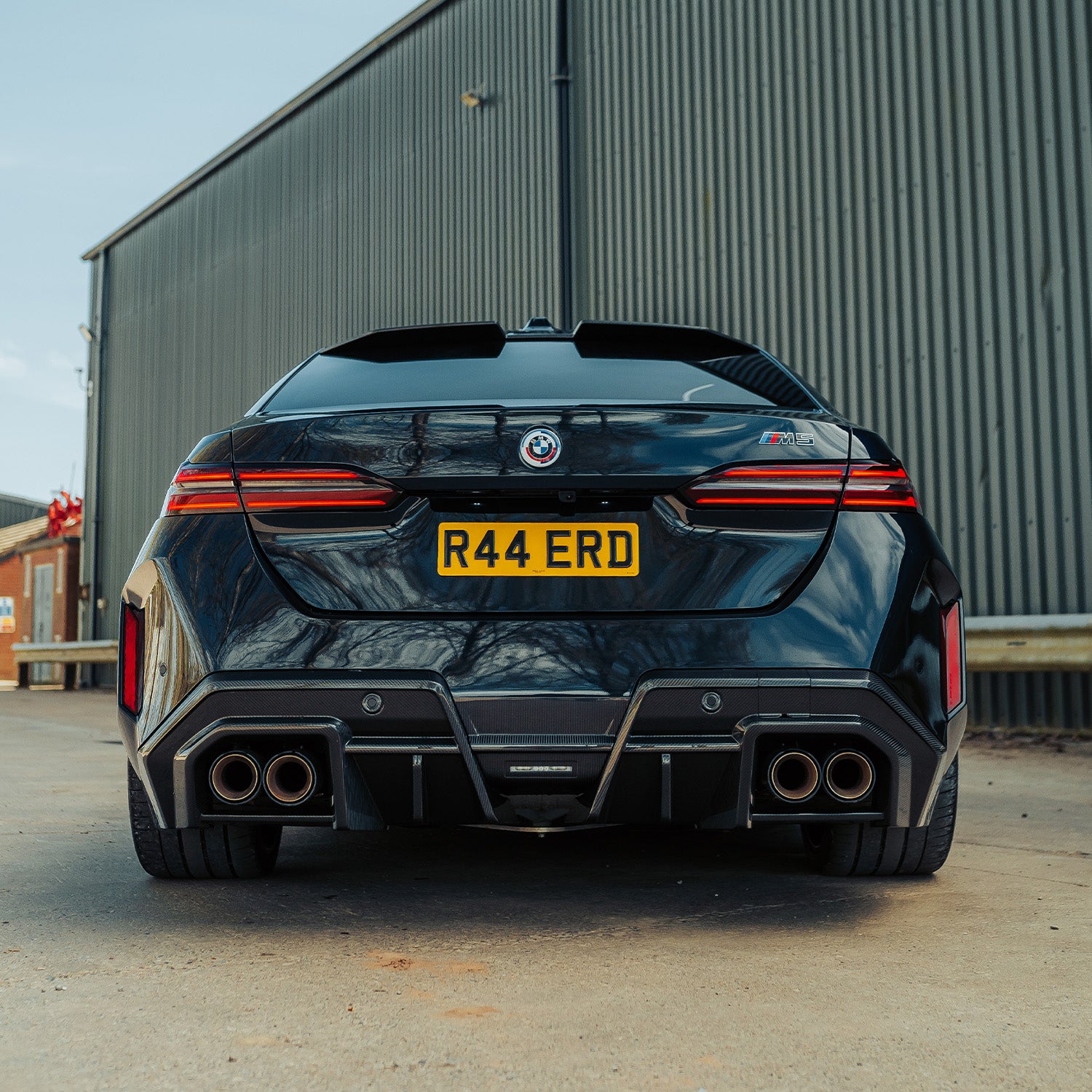 SooQoo BMW G90 M5 Carbon Fibre Upper Roof Spoiler