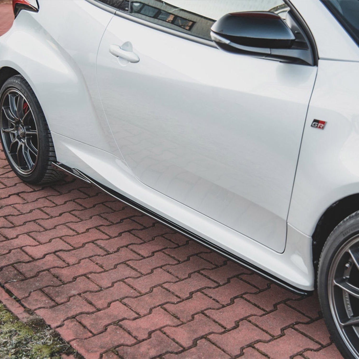 Maxton Design Gloss Black Side Skirts V1 For Toyota GR Yaris