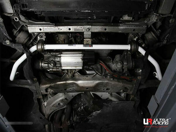 Ultra Racing BMW 5 F10 (525i) 2.5 2WD 10-17/G10 (528i) 2.0T 12-16 UltraRacing Front Sway Bar 27mm (468) URTW-AF27-468