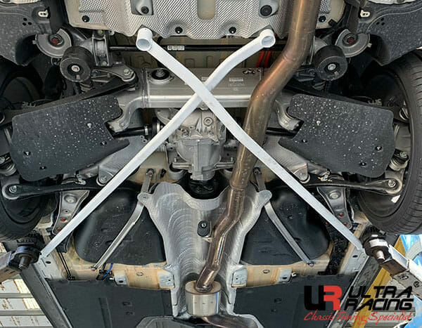 Ultra Racing BMW 5 G30 (530I) 2.0T 2WD 17+ UltraRacing 4-Point Rear Lower Bar (4077P) URCN-RS4-4077P