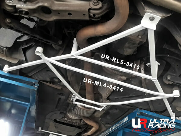 Ultra Racing BMW E84 (X1) 2.0 4WD 09-15 UltraRacing 5-Point Rear Lower Bar (3415) URTW-RL5-3415