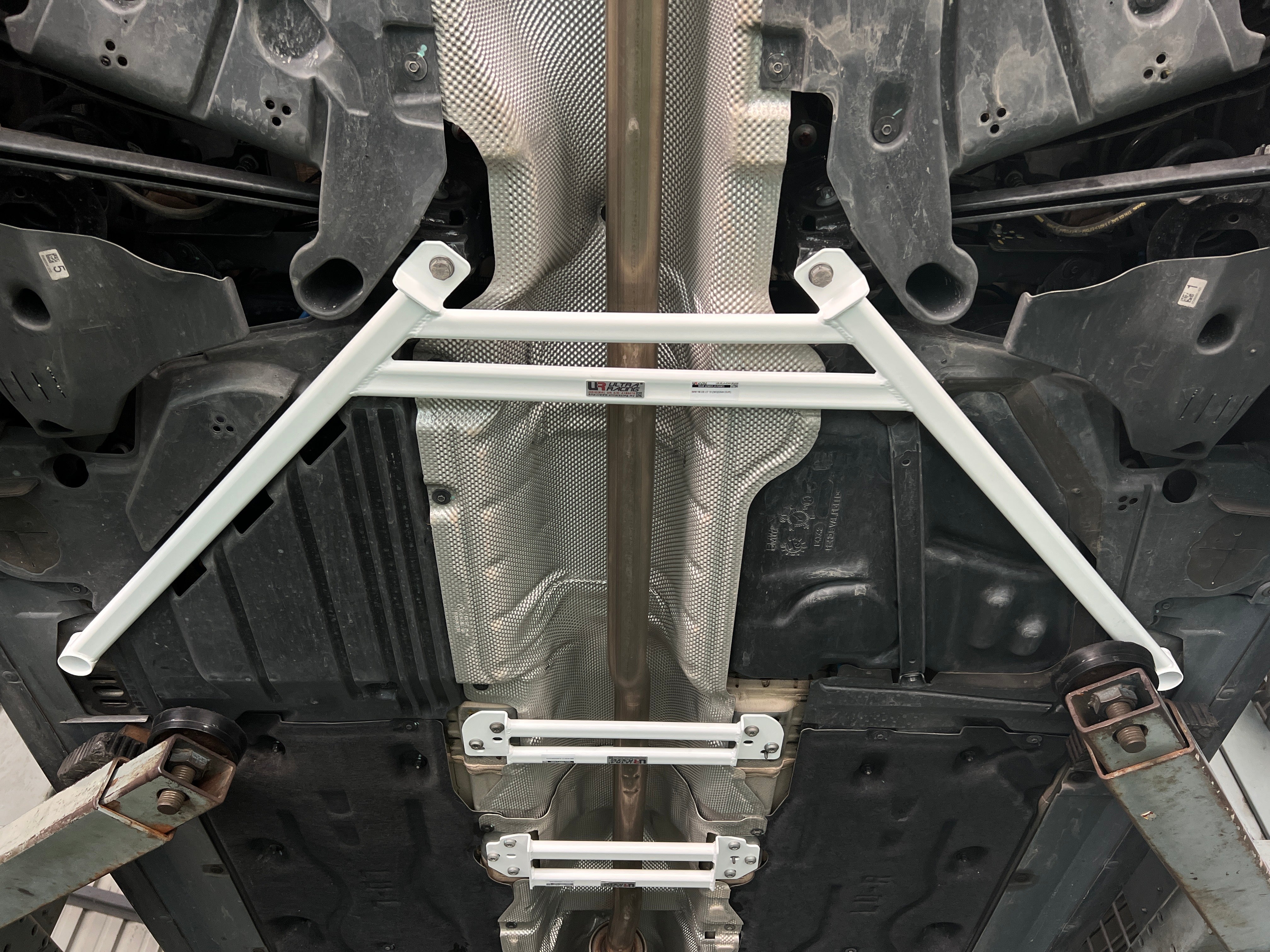Ultra Racing BMW F40 Ultra Racing Rear Lower Brace UR-RL4-4240