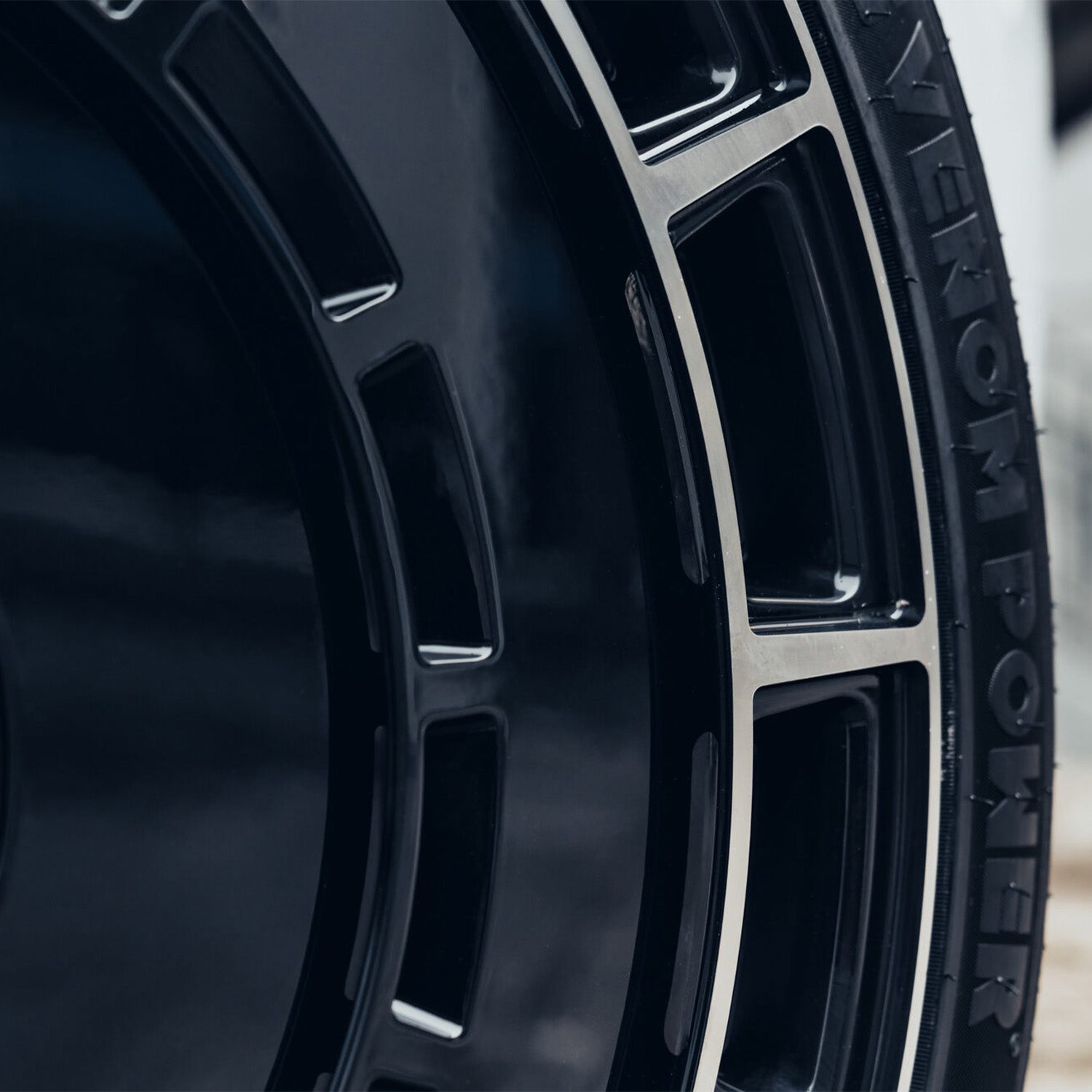 Vossen HF-9 Forged Alloy Wheels In Gloss Black with Polished Details