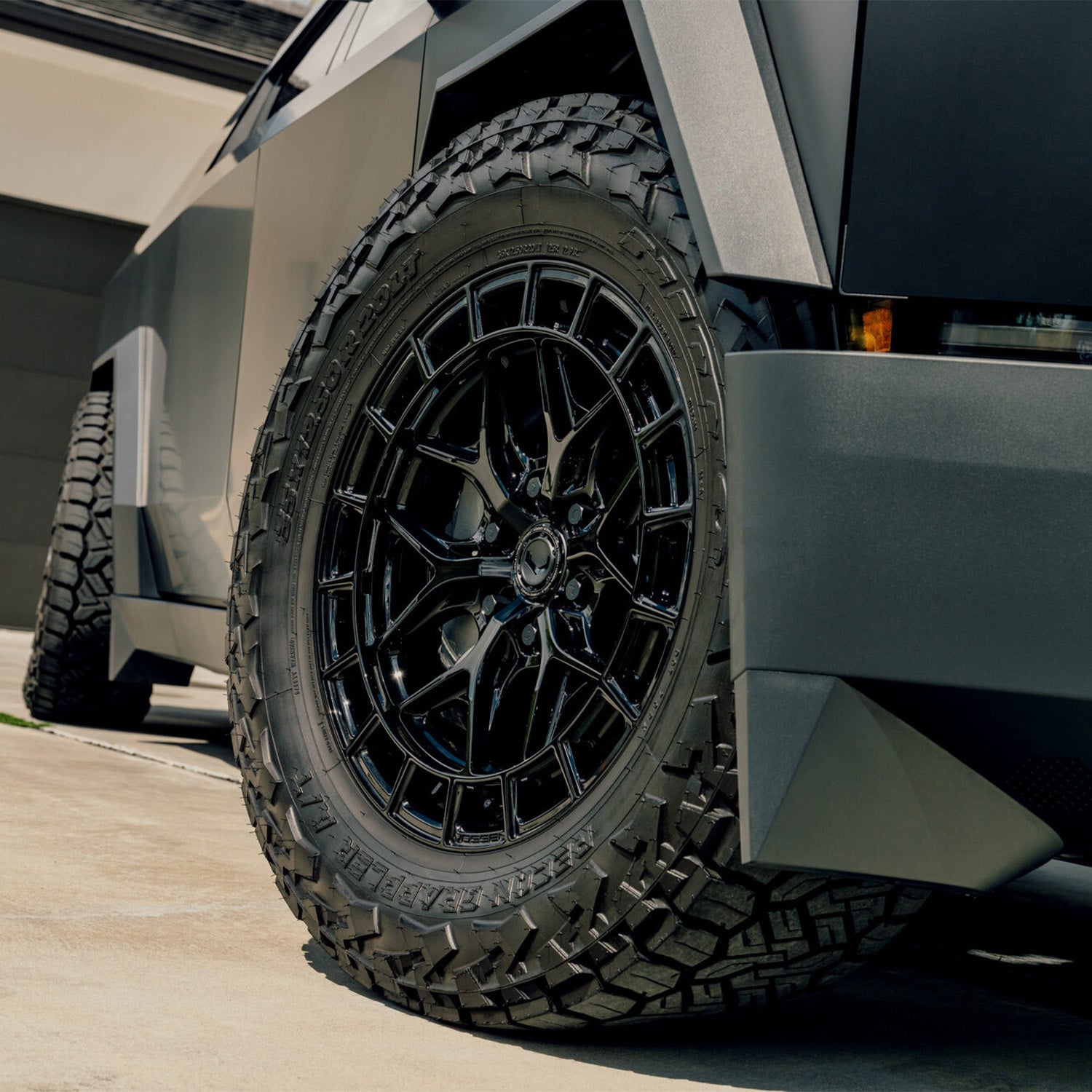 Vossen HFX-1 Forged Alloy Wheels In Gloss Black (6-Lug)