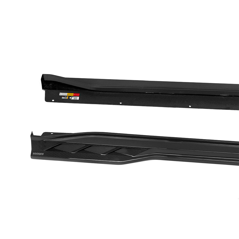SooQoo BMW G09 XM Side Skirts In Gloss Carbon Fibre