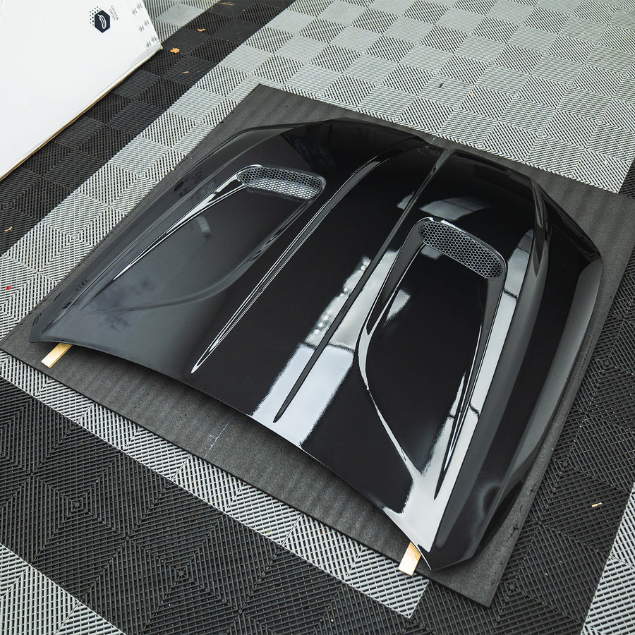 SooQoo BMW G90 & G99 M5 Vented Hood In Gloss Black Painted Pre Preg Carbon Fibre
