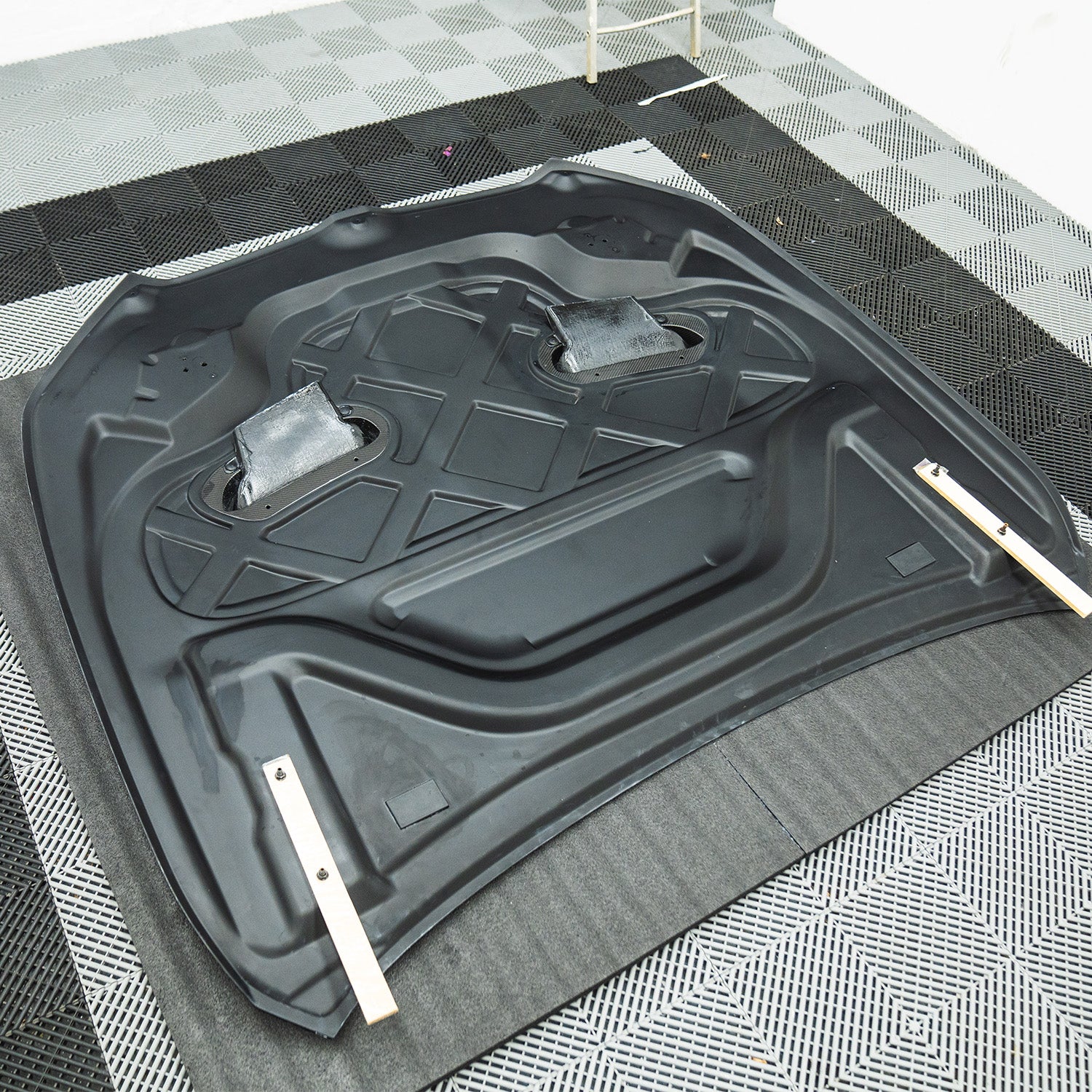 SooQoo BMW G90 & G99 M5 Vented Hood In Gloss Black Painted Pre Preg Carbon Fibre With Exposed Vent Sections