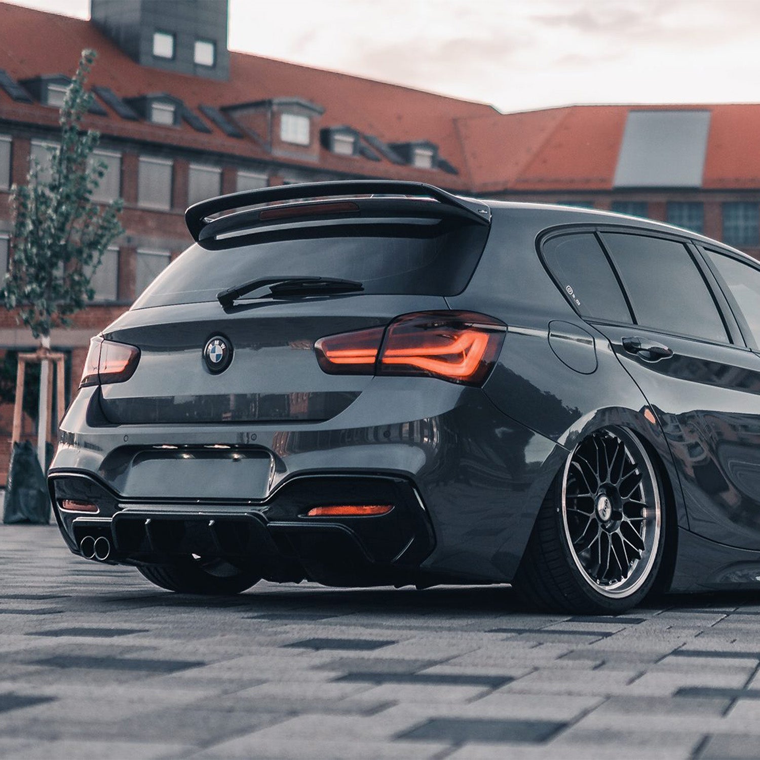 ZAERO Design BMW 1 Series LCI Gloss Black Rear Diffuser