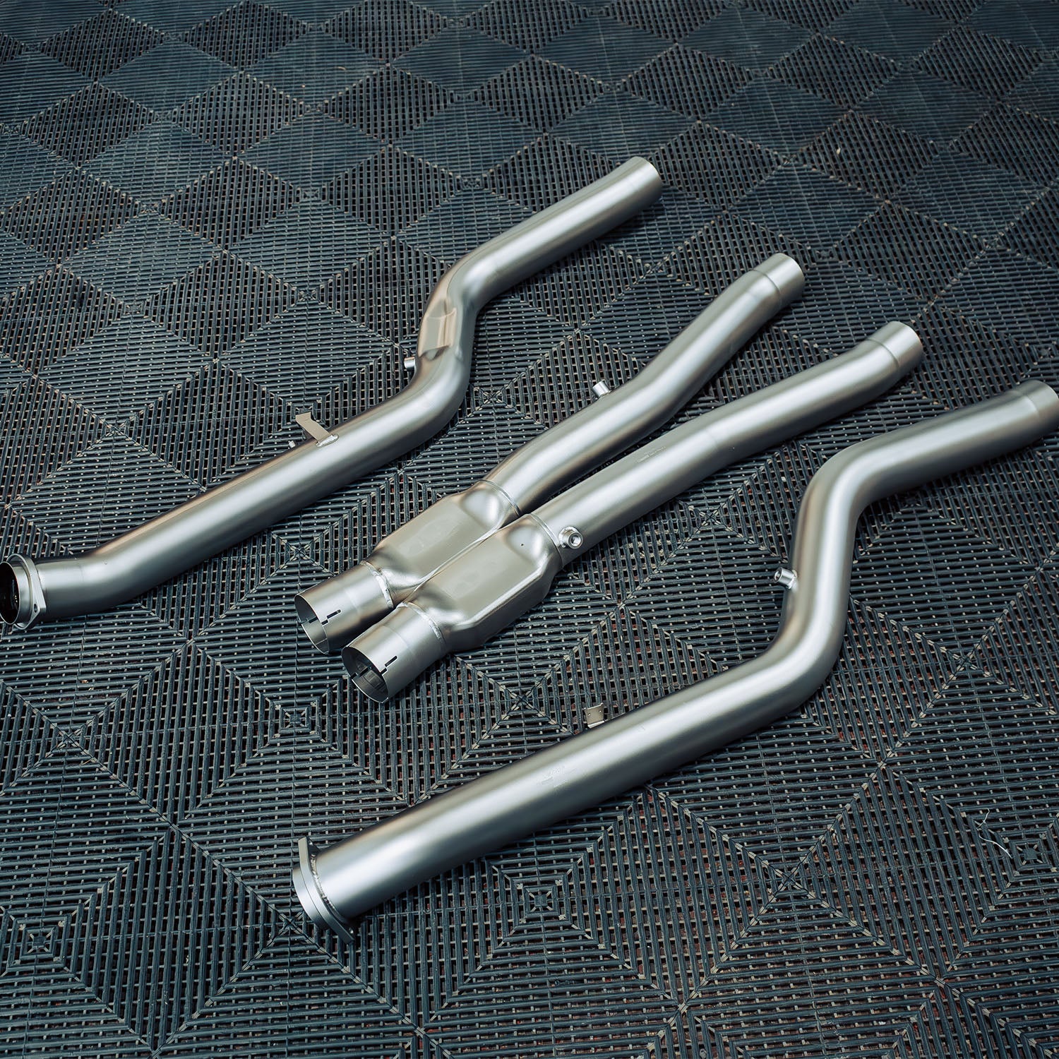 Akrapovic BMW G90 & G99 M5 Titanium Evolution Line Exhaust Link Pipe Set (2024+)