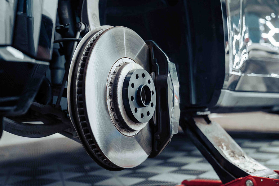 H&R wheel spacer fitted to the front hub of a BMW G09 XM