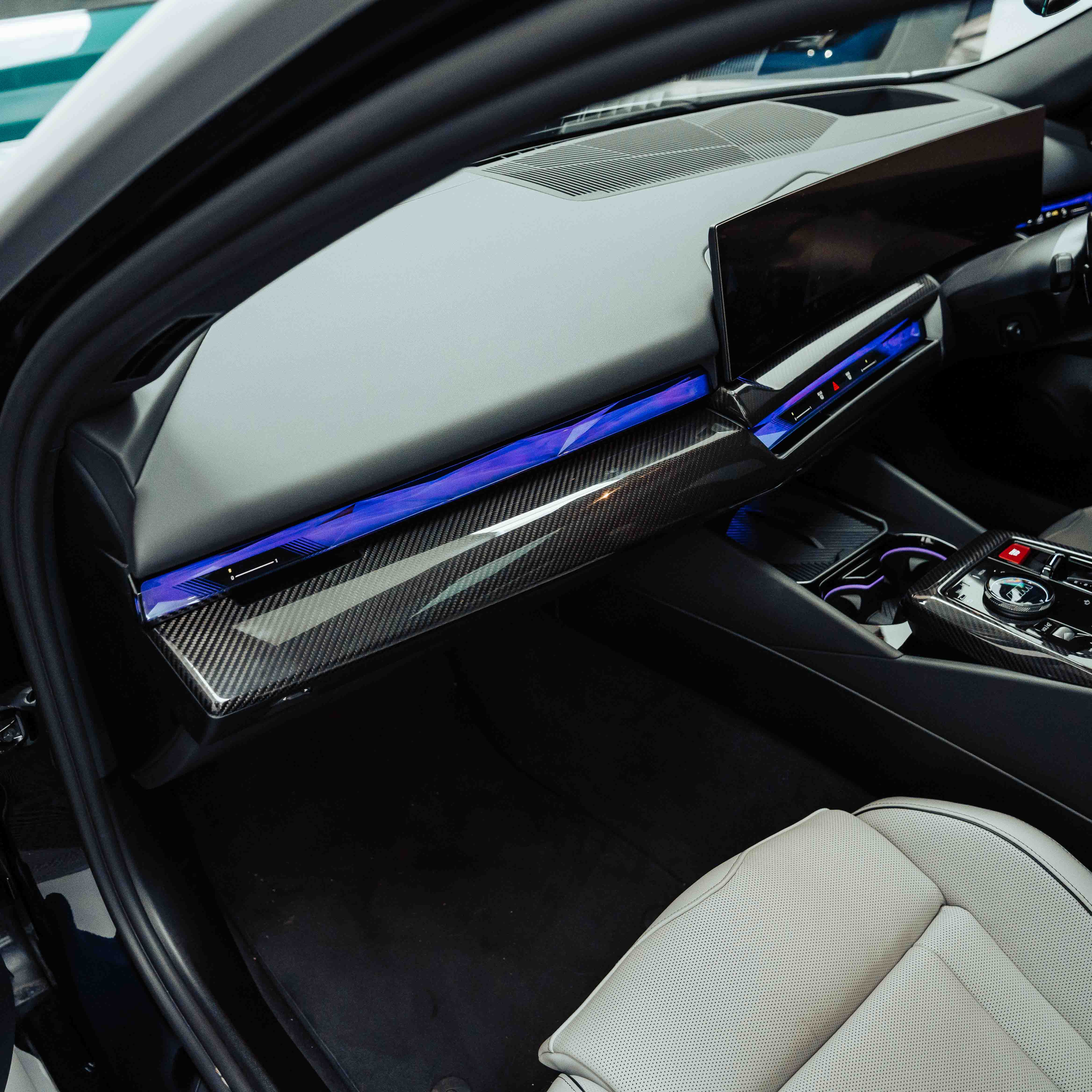 SHFT BMW G90/G99 M5 & G60/G61 5 Series Interior Dashboard Overlay In Gloss Carbon Fibre