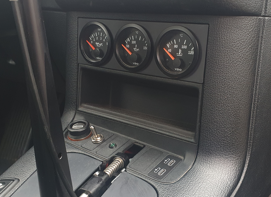 ST Trackparts BMW E36 Gauge mount OBD