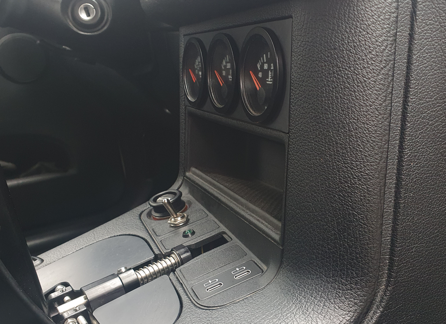ST Trackparts BMW E36 Gauge mount OBD