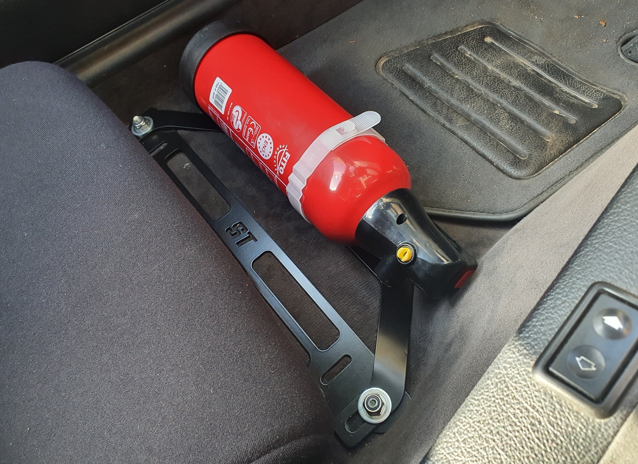 ST Trackparts BMW E36/E46 Fire extinguisher mount bracket