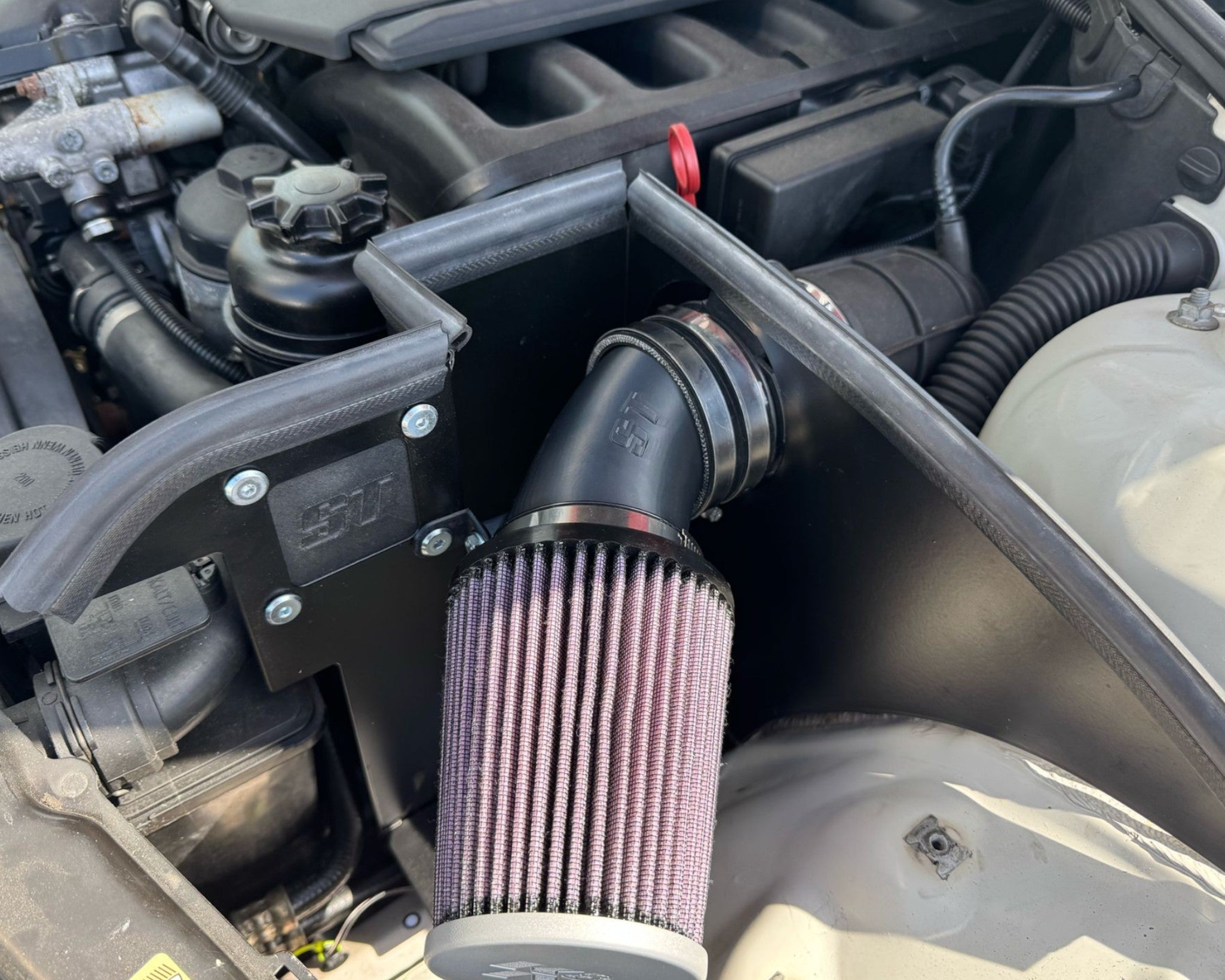 ST Trackparts BMW E46 Air filter kit (6-cylinder Non-M / 320i, 323i, 325i, 328i)