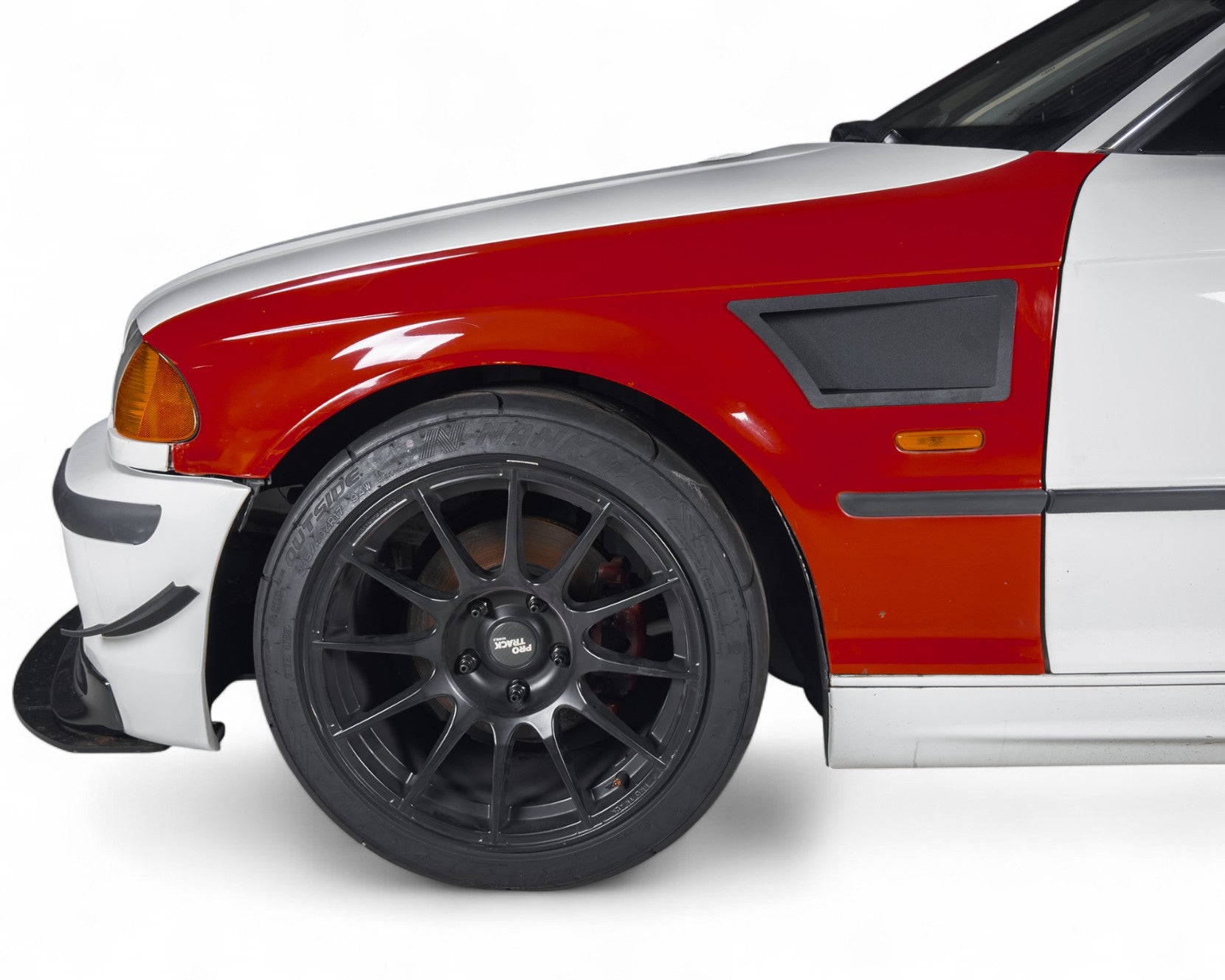 ST Trackparts BMW E46 Fender Vents