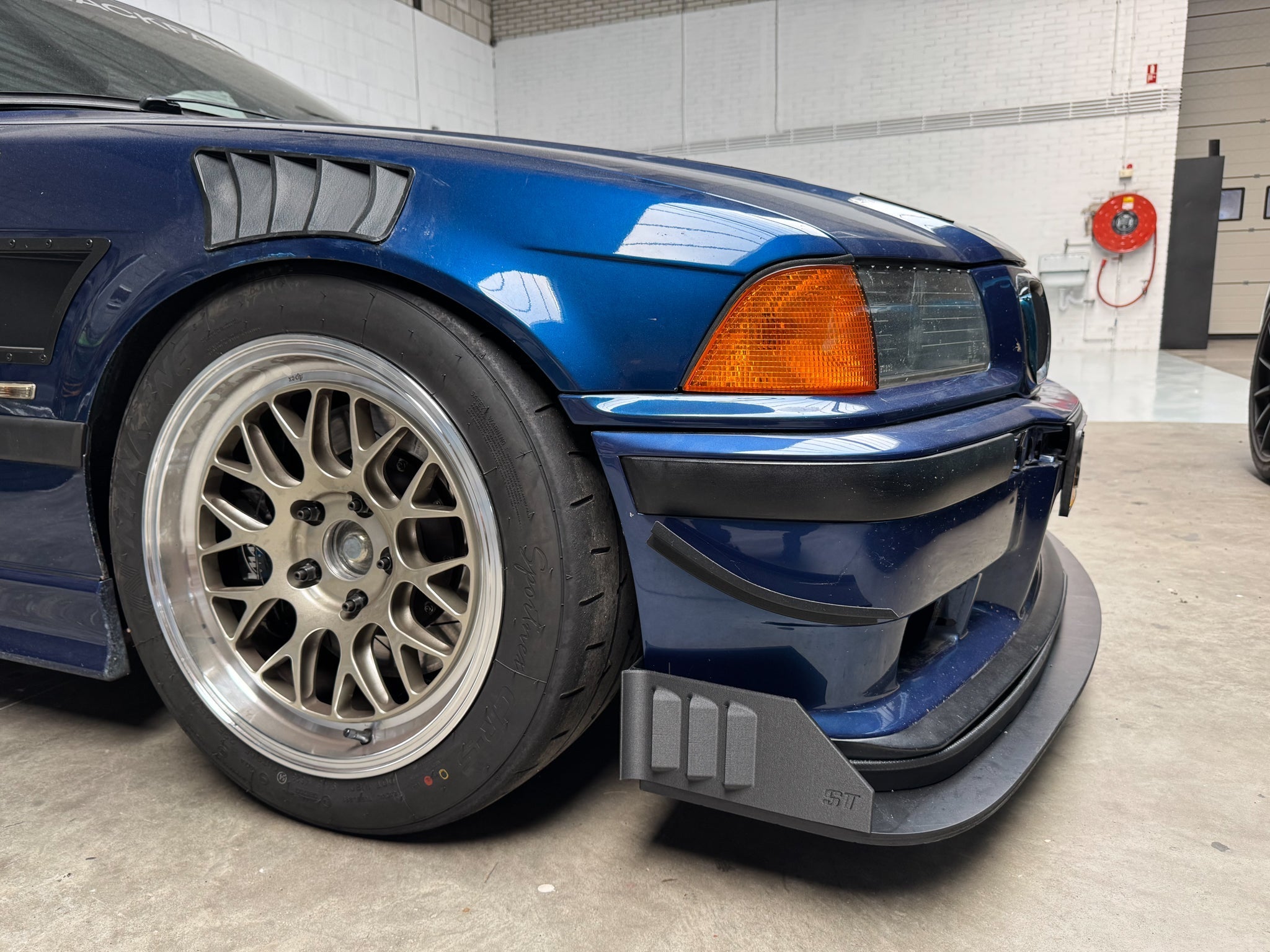 ST Trackparts Universal Splitter Endplates V1 (vented)