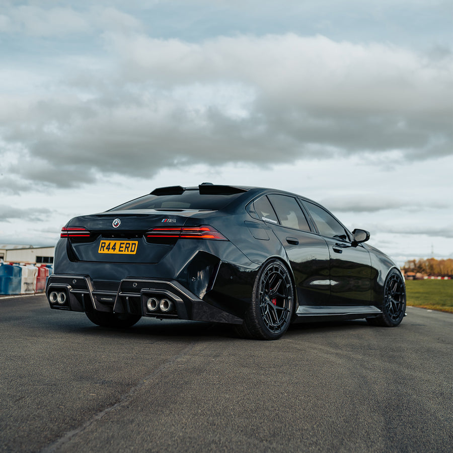 SooQoo BMW G90 M5 Carbon Fibre Upper Roof Spoiler
