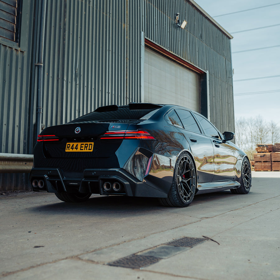 SooQoo BMW G90 M5 Carbon Fibre Upper Roof Spoiler