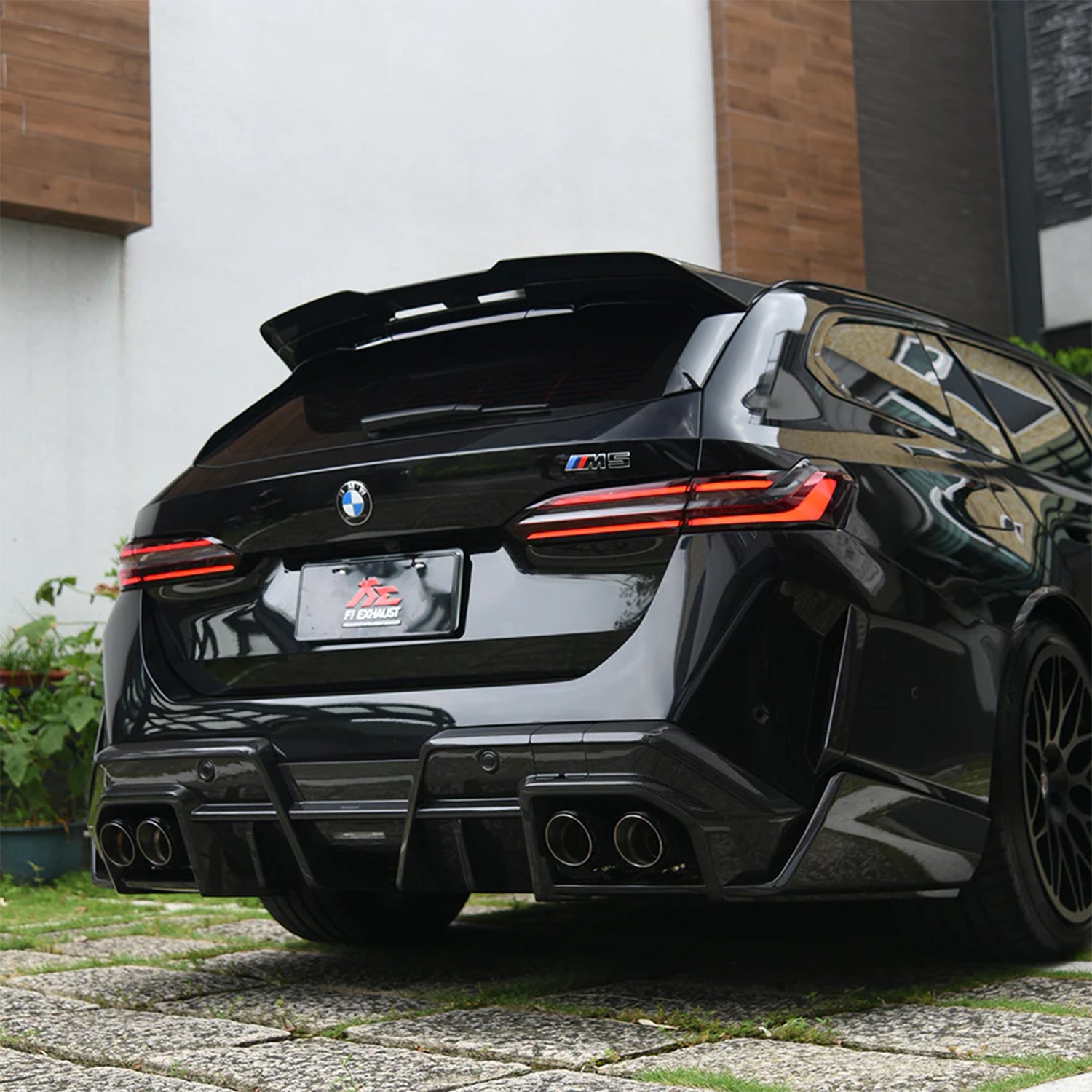 SooQoo BMW G99 M5 Touring Carbon Fibre Roof Spoiler