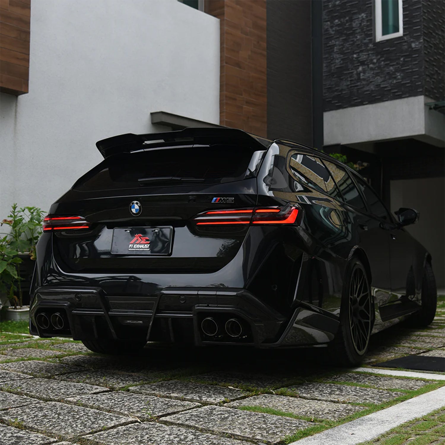 SooQoo BMW G99 M5 Touring Carbon Fibre Roof Spoiler