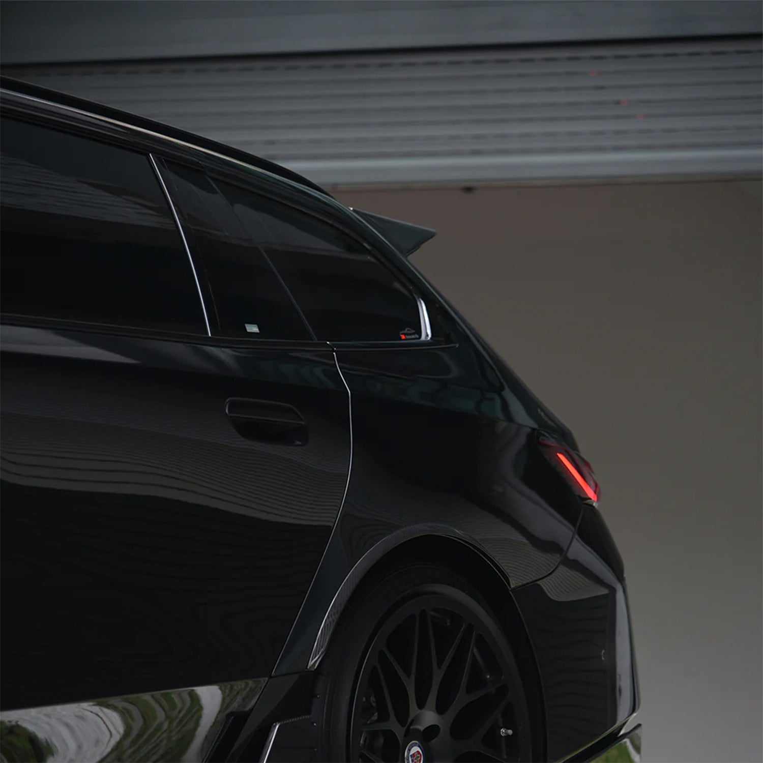 SooQoo BMW G99 M5 Touring Carbon Fibre Roof Spoiler