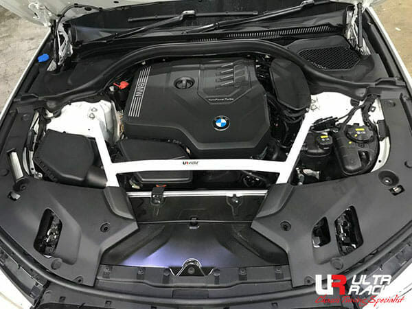 Ultra Racing BMW 7 (730i) 2.0T 2WD 16-19/BMW 5 520D/530E/530I 2.0T 17+ UltraRacing 4-Point Front Upper Strutbar (4046) URTH-TW4-4046