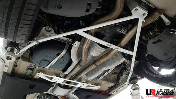 Ultra Racing BMW G02 (X4) 3.0T 4WD 18+ UltraRacing 5-Point Rear Lower Bar (4003) URTW-RL5-4003