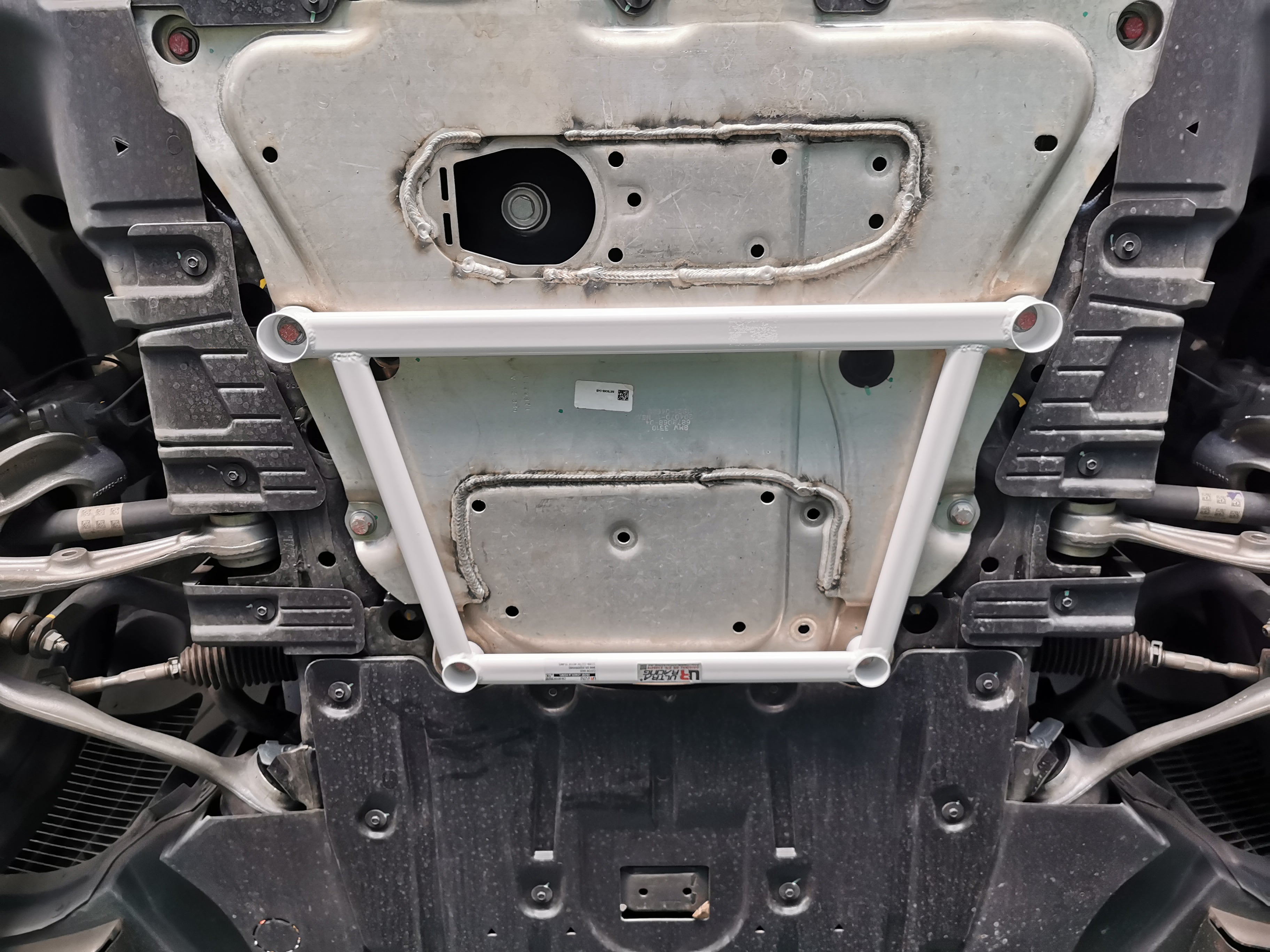 Ultra Racing BMW X5 G05 19+ 4P Front Lower Brace 4259 UR-LA4-4259