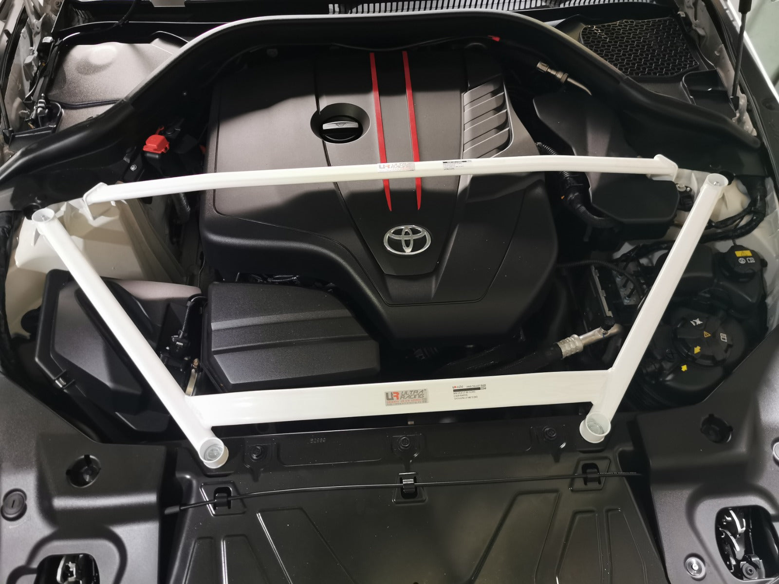 Ultra Racing BMW Z4 3.0T 2WD 18+ UR 2-Point Front Upper Strutbar 4226 URKR-TW2-4226