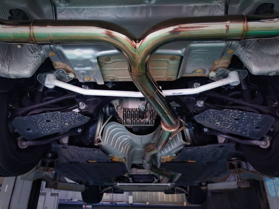 Ultra Racing BMW Z4 3.0T 2WD 18+ UR 2-Point Rear Lower Brace 4229 URKR-RL2-4229