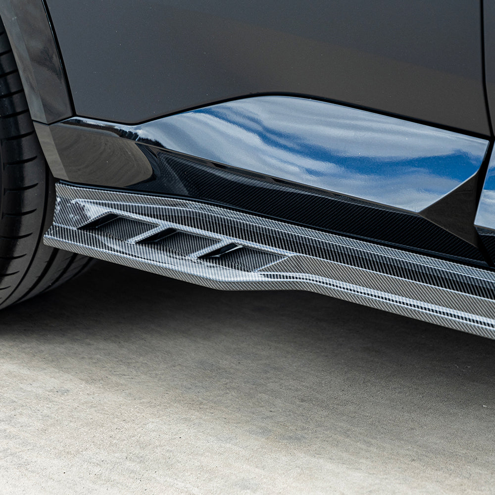 SooQoo BMW G09 XM Side Skirts In Gloss Carbon Fibre