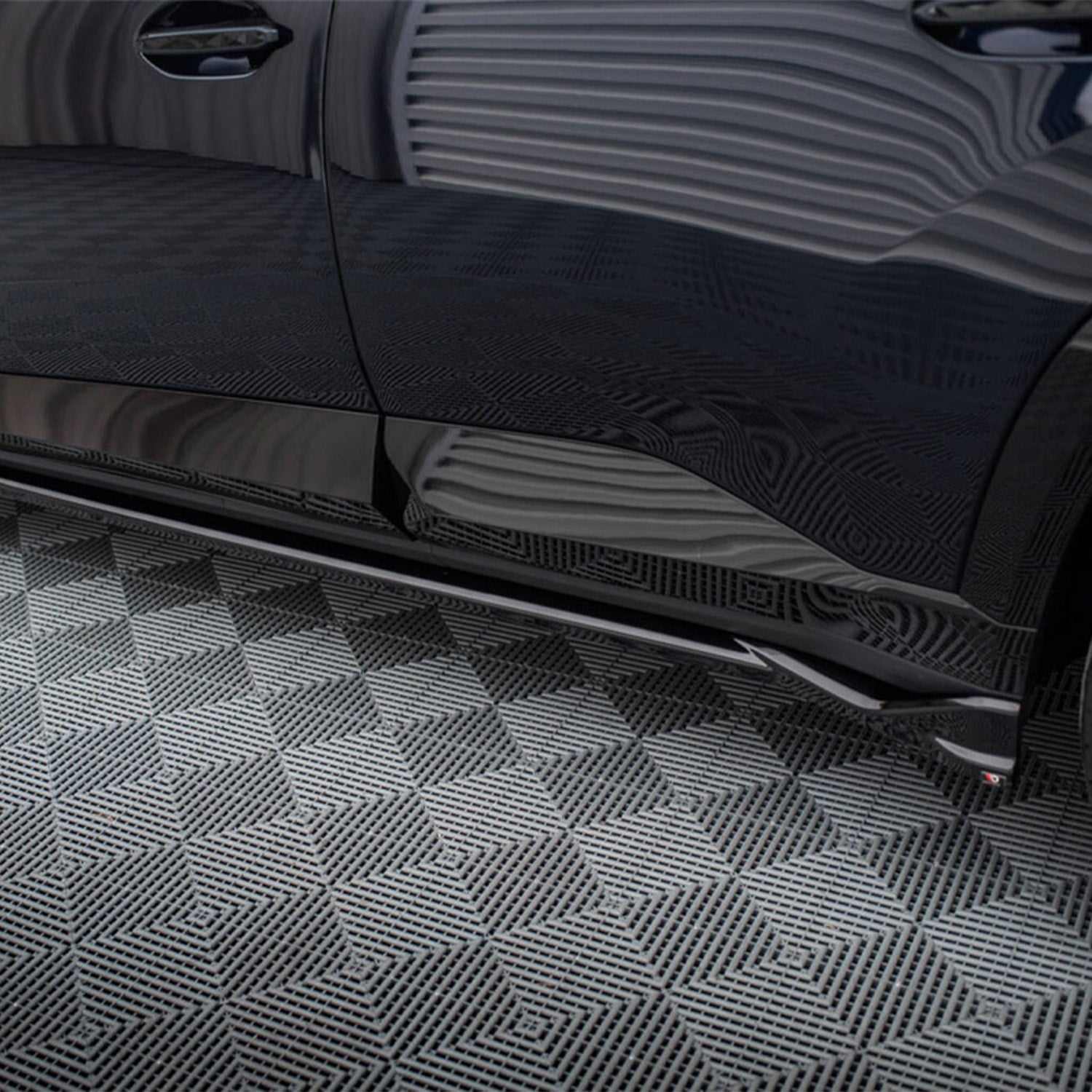 Maxton Design BMW G09 XM Full Body Kit In Gloss Black