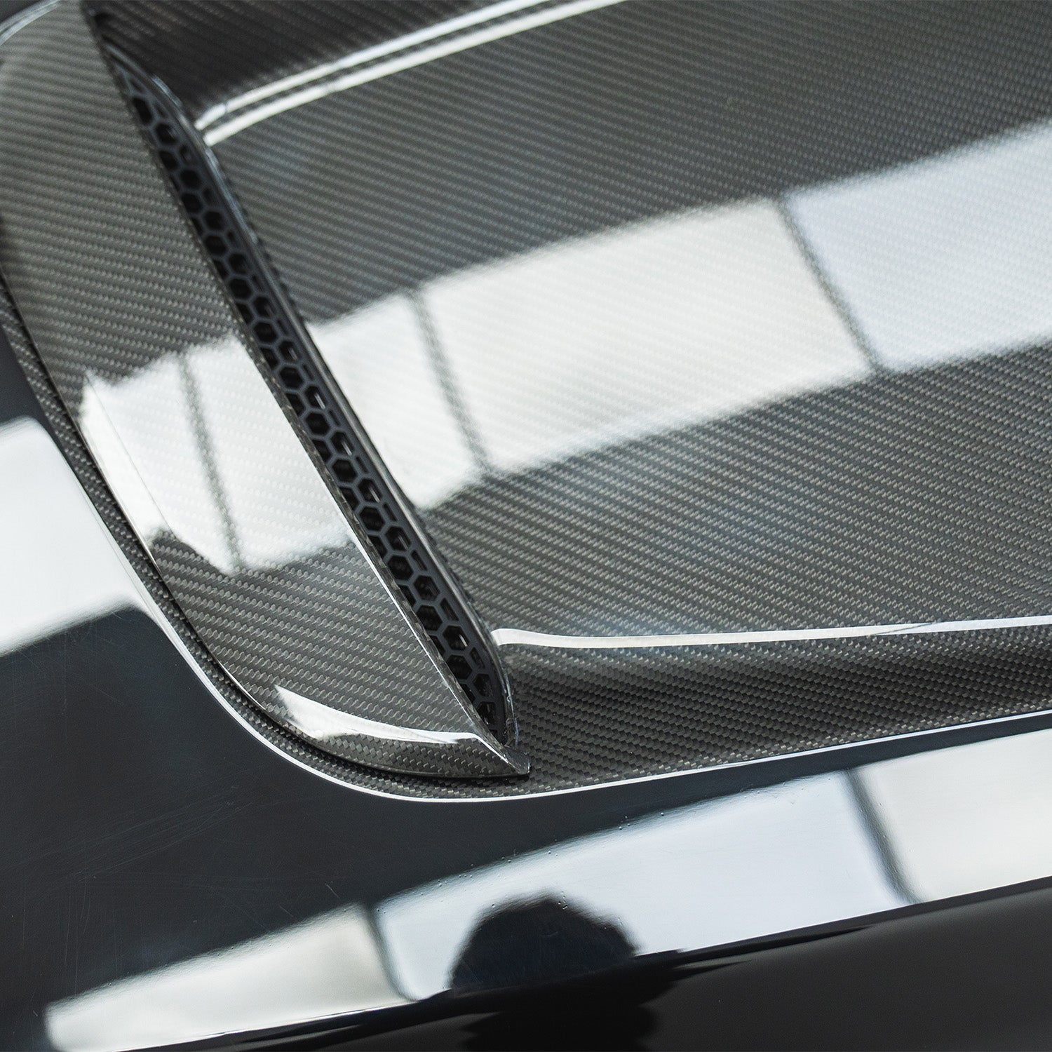 SooQoo BMW G90 & G99 M5 Vented Hood In Gloss Black Painted Pre Preg Carbon Fibre With Exposed Vent Sections